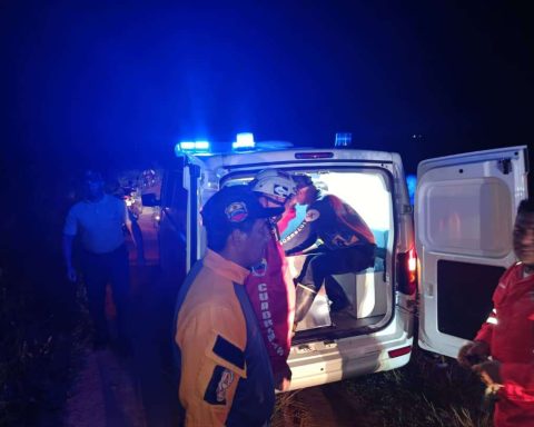 16 people trapped after river growing in Baralt rescue in Zulia