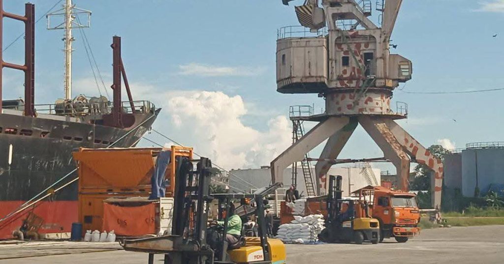 19,000 tons of rice of unknown origin arrive in Havana