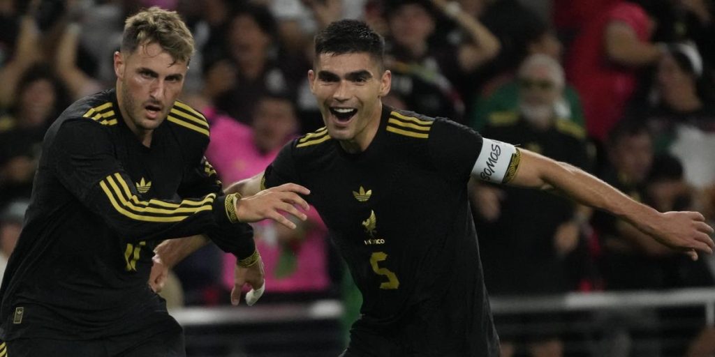 2-2: Santiago Giménez rescues Mexico about the horn