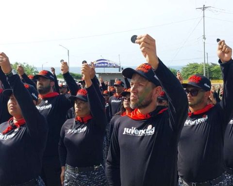 300 young people graduate in the first cohort of revolutionary resistance