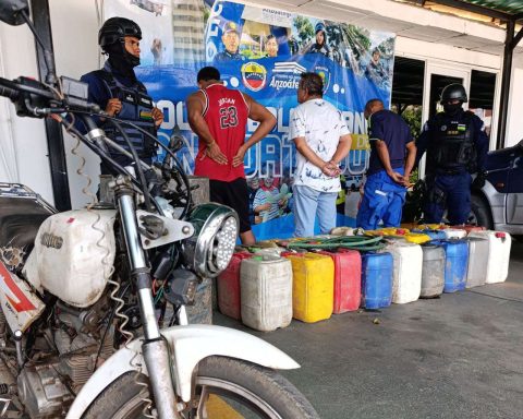 4 people arrested for illegal fuel subtraction in nose