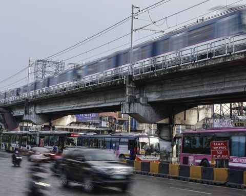 6.9 degree earthquake shakes the Philippines