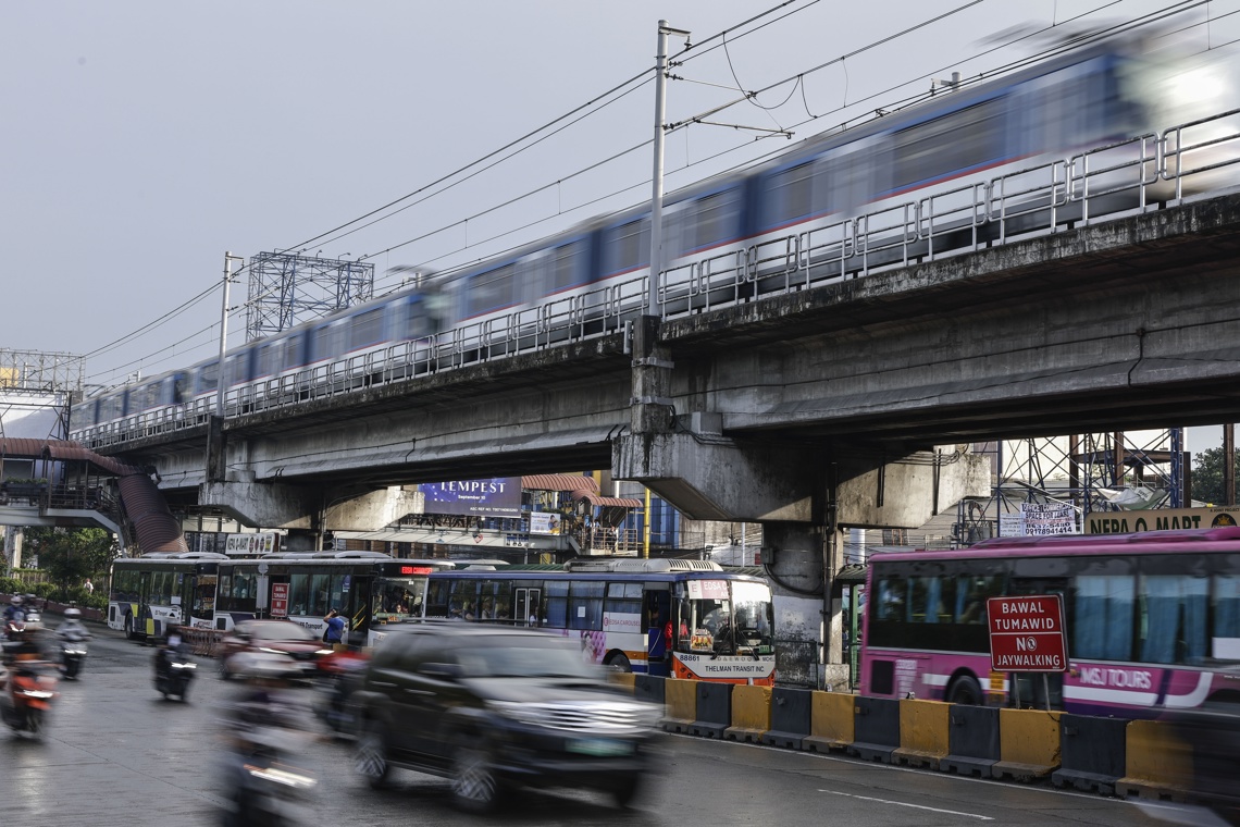 6.9 degree earthquake shakes the Philippines