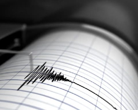 7.4 degree earthquake hits the Kamchatka Peninsula