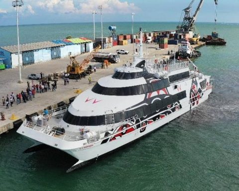 A Mexican 'ferry' arrives in Cuba to serve the island of youth