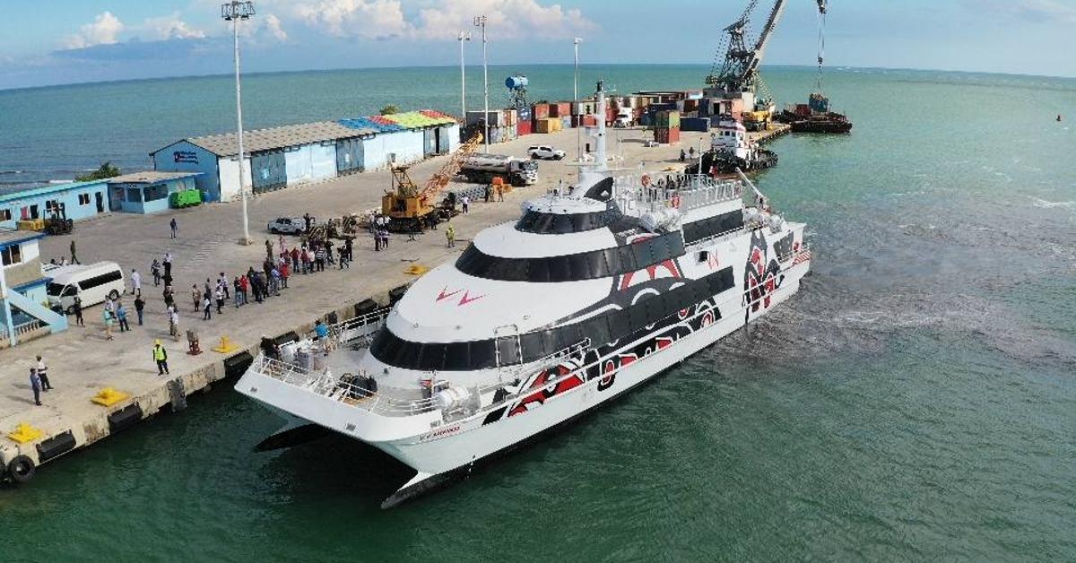 A Mexican 'ferry' arrives in Cuba to serve the island of youth