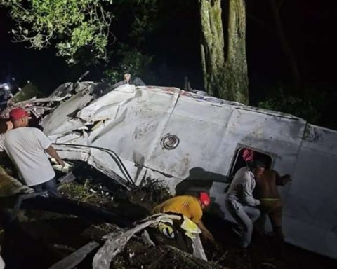 A deceased person and 35 wounded left accident on the Choroní road