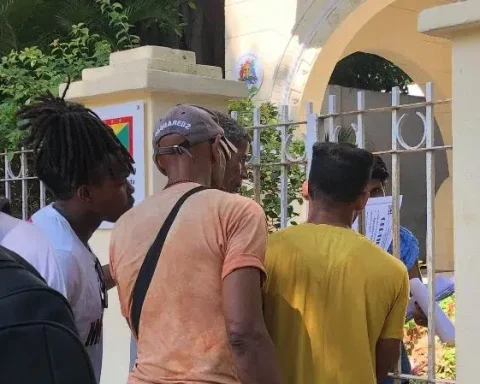 Este viernes fue el último día de recepción de datos de albañiles y carpinteros en la Embajada de Granada en La Habana. El lunes comienza la segunda fase de la convocatoria de trabajo