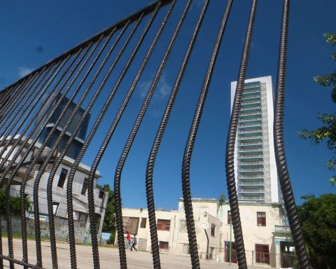 A reverse industry: Cuba on tourism day