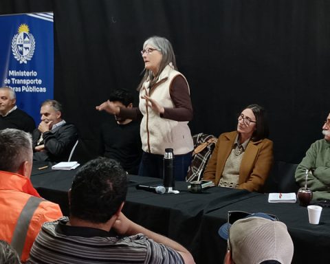 APPROVES MADE TO THE MINISTER LUCÍA ETCHEVERRY IN NUEVA PALMIRA