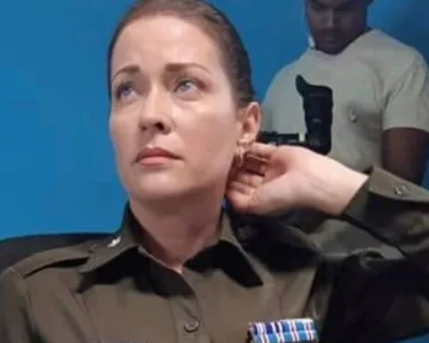 La actriz cubana Maikel Amelia Reyes Fernández interpreta al personaje de la mayor Lucía en 'Tras la huella'