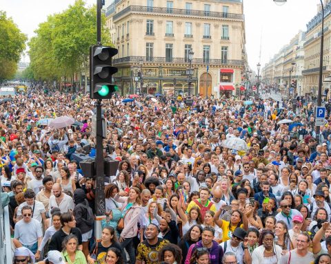 Afro-Brazilian culture is celebrated in Paris with Madeleine washing