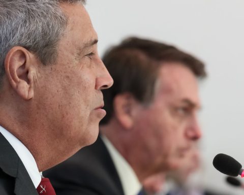 After breaking tooth, Braga Netto calls for permission to take exams