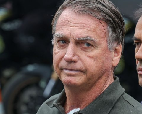 After removing skin injuries, Bolsonaro returns to house arrest