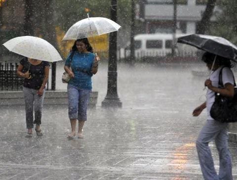 Aguaceros continuarán al menos hasta el miércoles, por incidencia de vaguada