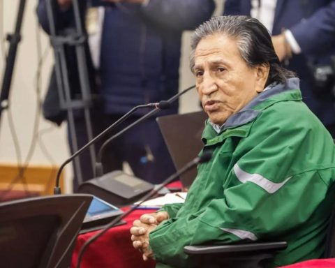 Alejandro Toledo was transferred to a clinic