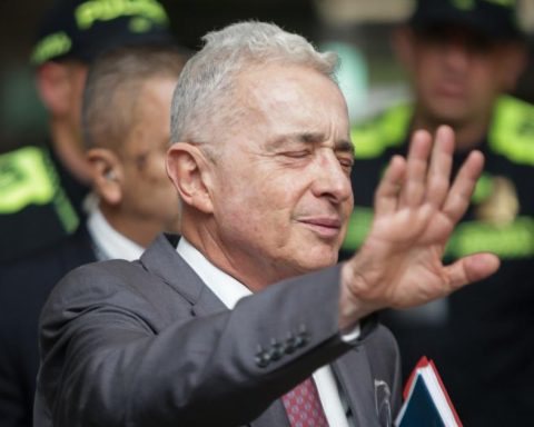 Álvaro Uribe: "The Ministry of Sports, what has it served? The Ministry of Equality, why has it served?"