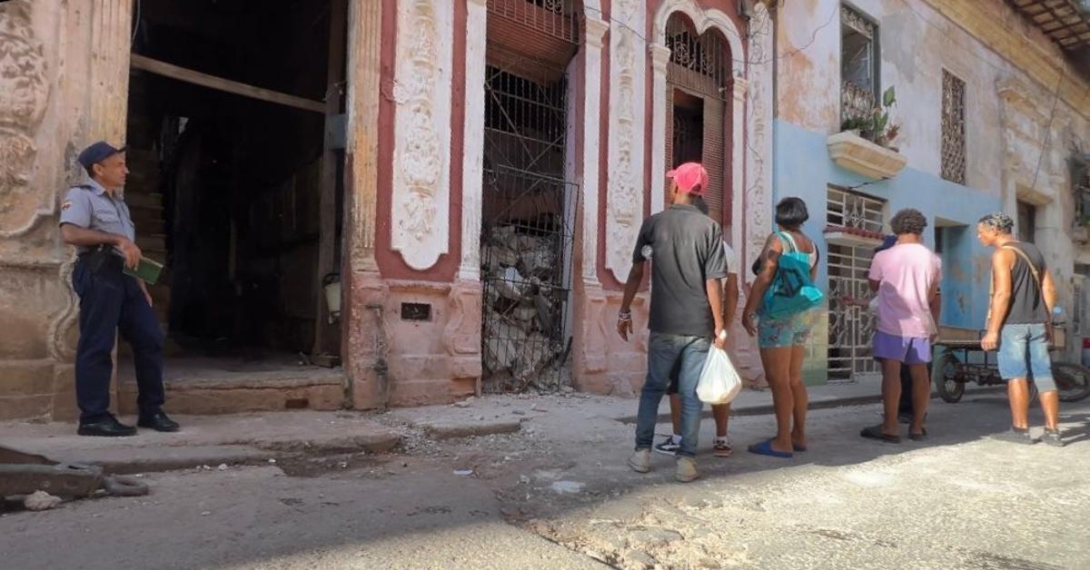 An old man dies in the collapse of a building in Havana Vieja