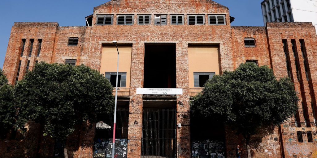 Andre Rebouças is honored with a building name in the little Africa