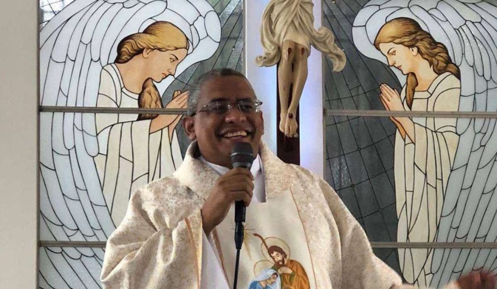 Arquidiócesis de Santiago anuncia ordenación episcopal de Andrés Amauri Rosario como obispo auxiliar