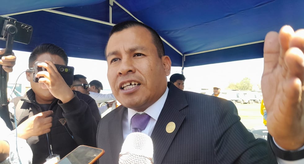 Arequipa: Mayor of La Joya arrives "Drunk" to the delivery of compactors (video)