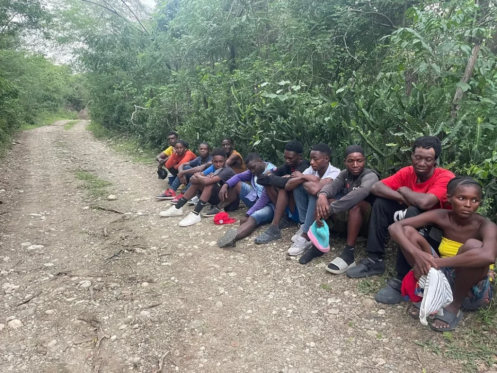 Army stops more than 15 thousand Haitians and seizes 2 million cigarettes on the border