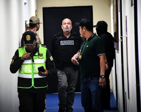 Arturo Murillo is transferred from Santa Cruz to La Paz