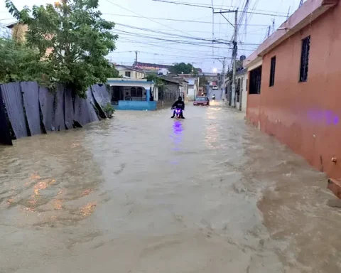 Al menos 2,555 personas desplazadas y 243 acueductos afectados por recientes lluvias