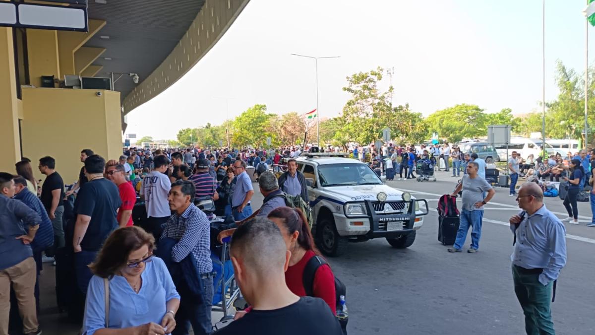 Attention is resumed at Viru Viru International Airport after controlling fire