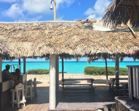 Before the fall of tourism, a Spanish tour operator rewards 400 of its agents with a trip to Cuba