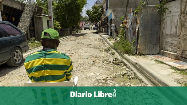 Between the dust and the mud: neighbors of the Javilla Craman by asphalt