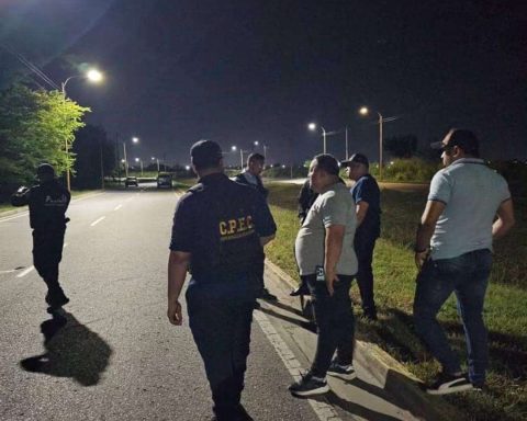 Bid the Davisito and Ali