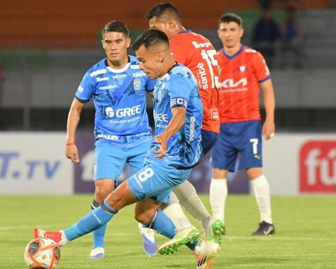 Blooming falls against 'Wilster' and stops in the all against all championship