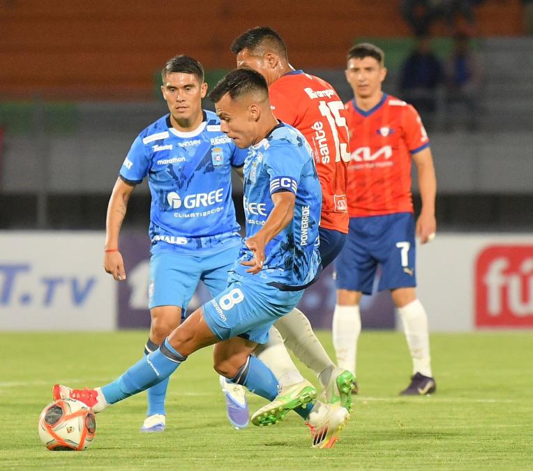 Blooming falls against 'Wilster' and stops in the all against all championship