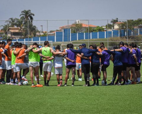 Bolívar works on synthetic grass to adapt to Atlético Mineiro MRV sand