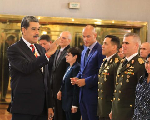 Bolivarian militia enlist will be permanent throughout Venezuela