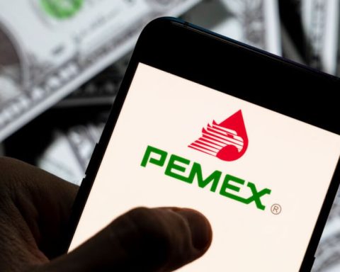 Bonds in euros and dollars are to reduce Pemex's foreign debt