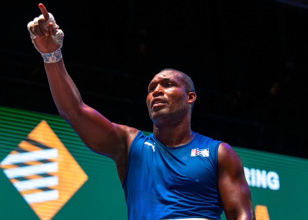 Boxing World Cup: Julio César La Cruz "Cattle" Félix Savón