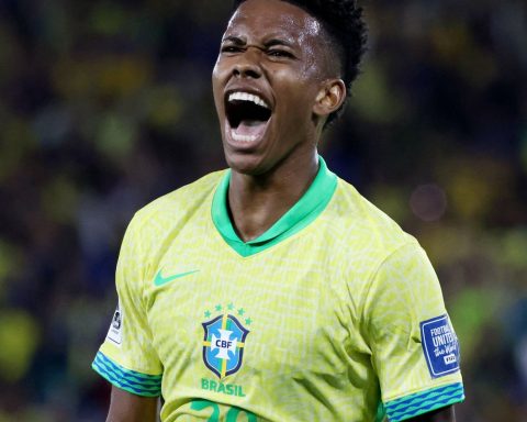 Brazil plays well in Maracanã and defeats Chile for the qualifiers