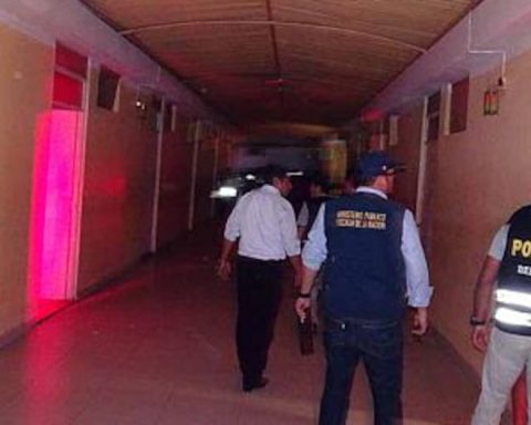 CLAUSURAN NIGHT Club Café Red in Sullana due to lack of health card