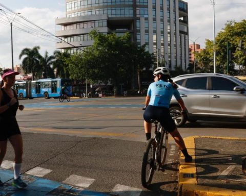 Cali authorities reported pollution reduction and increased users of mine on the day without a car