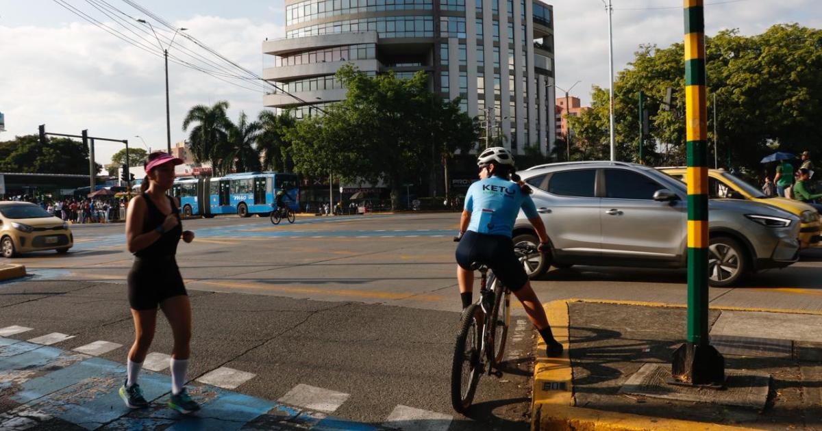 Cali authorities reported pollution reduction and increased users of mine on the day without a car