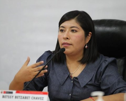 Can they hire Betssy Chávez as an advisor at Congress?