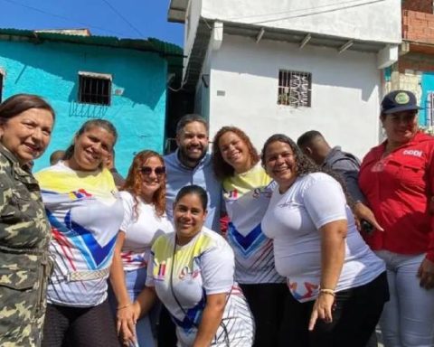 Caracas communes are trained for the Integral Defense of the Nation