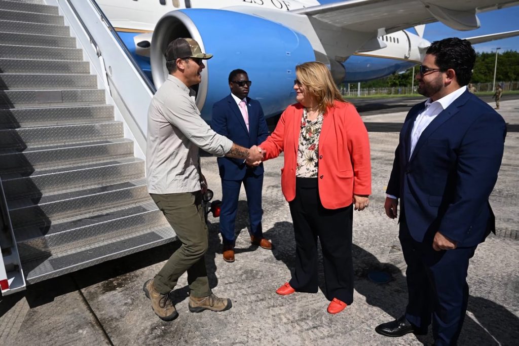 Caribbean crisis: US Secretary of War travels to Puerto Rico and its Venezuelan couple affirms that "there is no fear"