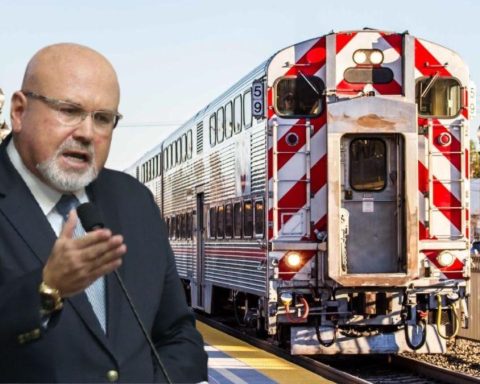 Carlos Bruce, mayor of Surco, supports Train Lima-Chosica: "They are old people, but they serve"