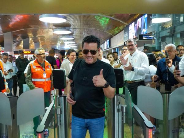 Cartagena Airport uses a system that reduces passenger income times by 40%