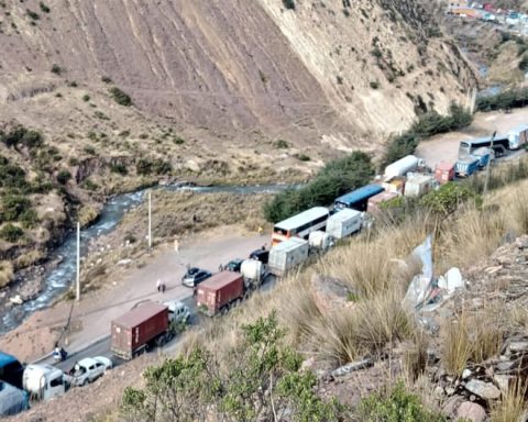 Central Highway continues blocked: no accident pass