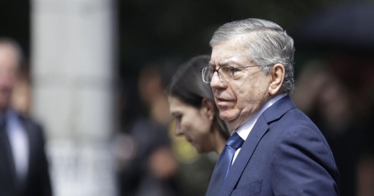 César Gaviria publishes 'Entrelazados', book of his memoirs in which he tells details of the magnicide of Galán