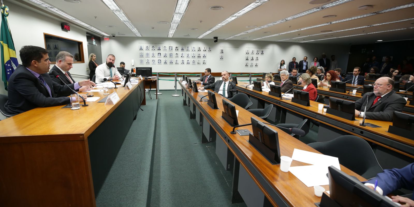 Chamber's Ethics Council fits Eduardo Bolsonaro